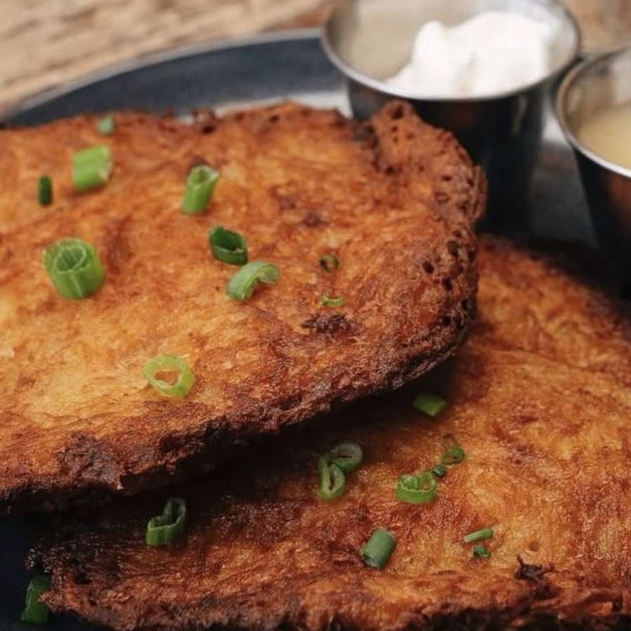 Crispy potato pancakes with sour cream and apple sauce